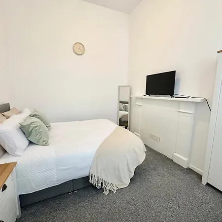 Apartment Haven - Modern 2 Bedroom In *